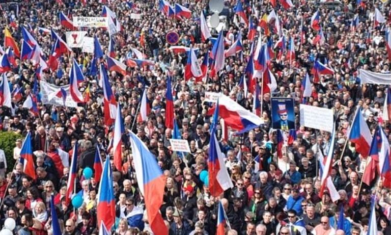 Díky politikům stát není chopen živit stále rostoucí armádu úředníků